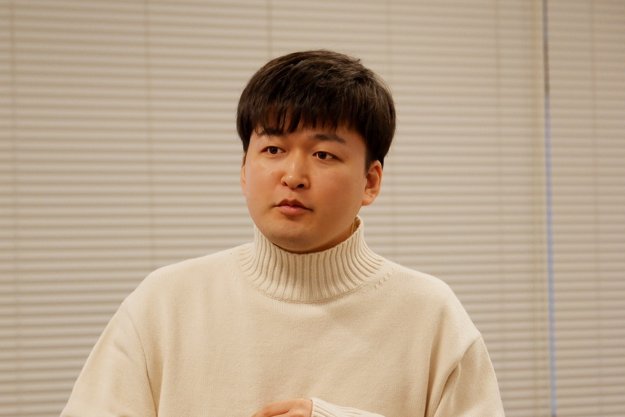 1人以上、前髪、ダッフルコートの画像のようです